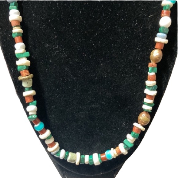 NATIVE Beaded Gemstone necklace - Picture 5 of 13